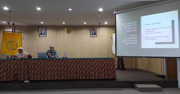 Edwin Paul Wieringa, guru besar filologi Indonesia dan kajian Islam dari Universitas Cologne, Jerman, dalam kuliah umum bertajuk "Dari Kudus ke Bombay dan ke Jawa Lagi: Sastra Keagamaan tentang Hari Kiamat" di Fakultas Ilmu Pengetahuan Budaya Universitas Indonesia (FIB-UI), Depok, Jawa Barat, 19 Februari 2020.
