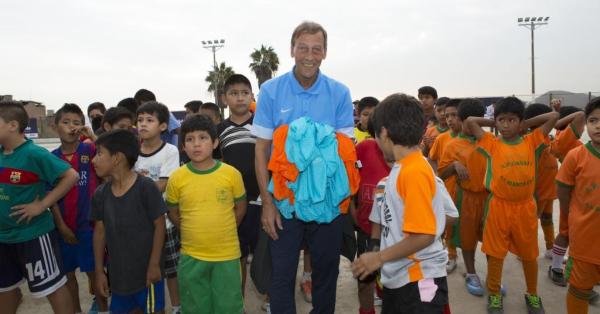 "Tugas" terakhir Johan Neeskens menjadi duta KNVB WorldCoaces (knvb.nl)