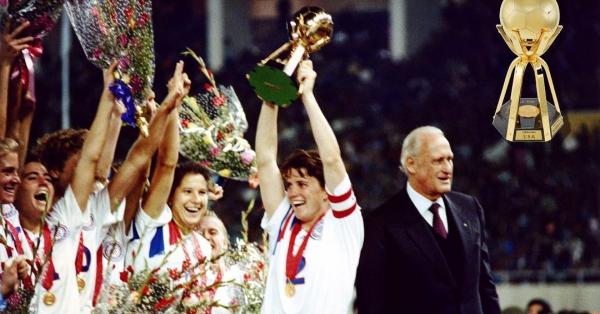 Amerika Serikat menangi Piala Dunia Wanita edisi pertama 1991 (Foto: Instasgram @fifamuseum)