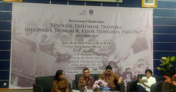 Peluncuran dan bedah bukuRevolusi, Diplomasi, Diaspora: Indonesia, Tiongkok, Etnik Tionghoa 1945-1967karya Taomo Zhou di aula gedung Lembaga Ilmu Pengetahuan Indonesia, Jakarta, 29 Juli 2019. (Martin Sitompul/Historia)