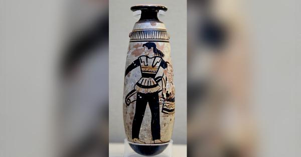 ukisan prajurit Amazon mengenakan celana panjangpada keramik kuno dari 470 SM koleksi British National Museum. (kingandallen.co.uk)