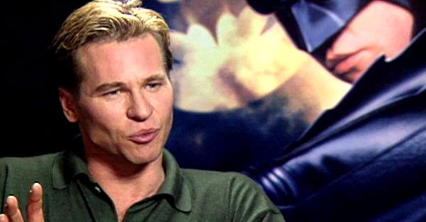 Val Edward Kilmer jadi suksesor pemeran Batman setelah Michael Keaton mundur. (Youtube @ScreenSlam)