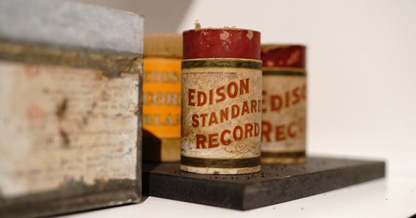 Jaap Kunst meninggalkan 627 silinder lilin yang berisi rekaman lagu dan musik tradisi. (Fernando Randy/Historia).