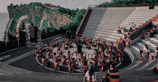 Tari kecak yang terus berjuang untuk berkarya kala pandemi. (Fernando Randy/Historia.id).