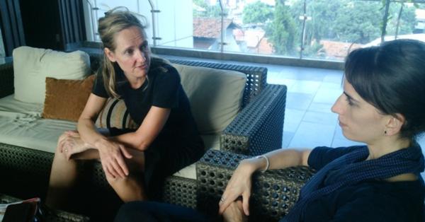 Profesor Liesbet Zegveld (kiri) pengacara HAM yang mewakili keluarga korban pembantaian Raymond Westerling di Sulawesi Selatan (Randy Wirayudha/Historia).