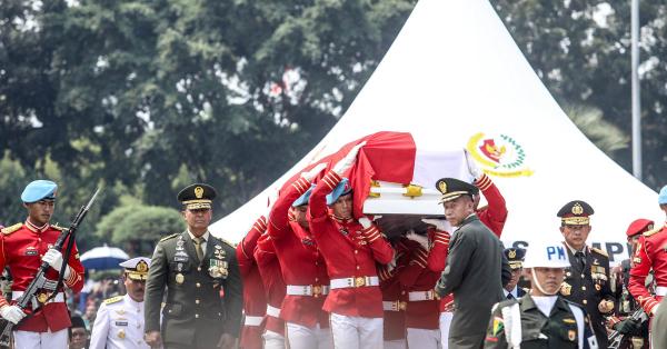 Jenazah BJ Habibie saat tiba di Taman Makam Pahlawan Kalibata. (Foto:Fernando Randy/Historia)