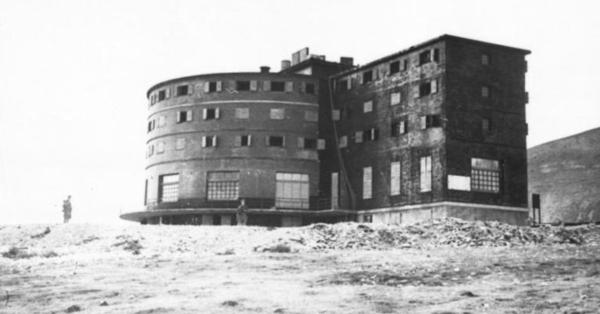 Hotel Campo Imperatore di puncak Gran Sasso (Bundesarchiv)