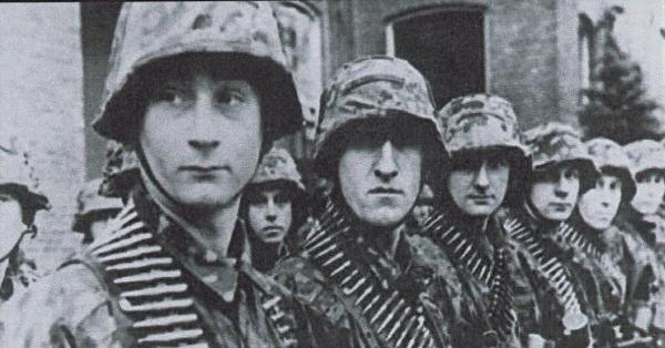 Ilustrasi pasukan SS Divisi ke-17 Panzergrenadier "Götz von Berlichingen" yang menyerang Kastil Itter (Foto: Repro "The 17th Waffen-SS Panzergrenadier Division Götz von Berlichingen")