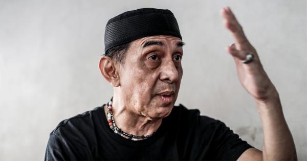Setelah pensiun basket sebagai pemain dan wasit, nama Ary Sudarsono mengorbit sebagai presenter olahraga legendaris (Foto: Fernando Randy/HISTORIA)