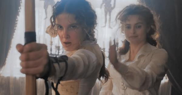 Adegan Enola Holmes dilatih beragam ketangkasan oleh sang ibu, Eudoria. (legendary.com/netflix.com).