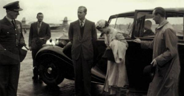 Phantom IV yang jadi tunggangan Putri Elizabeth (kelak Ratu Elizabeth II) dan Pangeran Philip (Repro: Royal Transport: An Inside Look at The History of British Royal Travel)