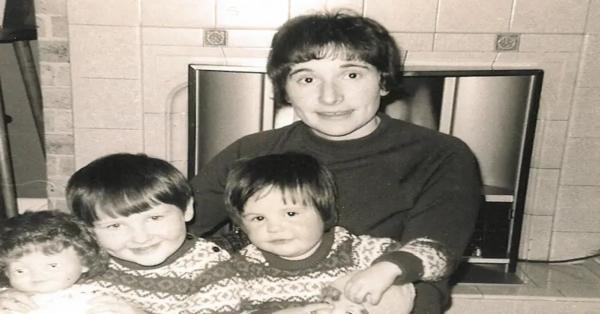 JK Rowling (kiri) bersama adiknya, Diana & sang ibu, Anne (jkrowling.com)
