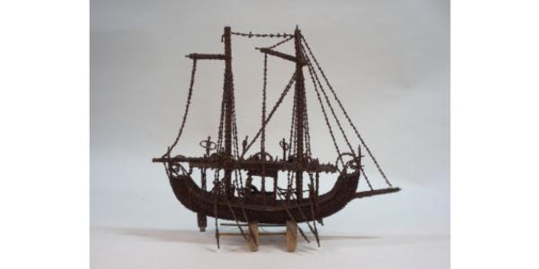 Model perahu yang disusun dari kuncup-kuncup cengkeh. (collectie-nusantara.nl).