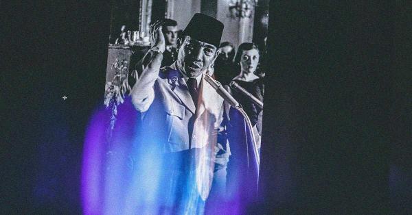 Foto-foto kegiatan Bung Karno yang di foto ulang dengan metode virtual. ( Foto : Fernando Randy/Historia )