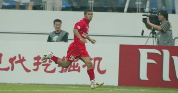 A'ala Ahmed Mohamed Hubail di timnas Bahrain pada Piala Asia 2004 (the-afc.com)