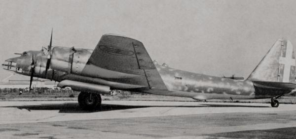 Pesawat pembom berat Piaggio P.108 "Bombardiere" (finn.it)
