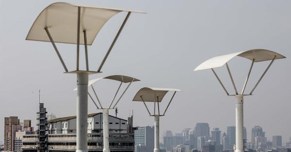 Foto ini memperlihatkan jarak pandang yang pendek di Jakarta. (Fernando Randy/Historia).
