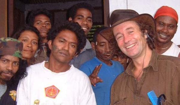 Max Stahl bersama warga Timor-Leste. (Facebook José Ramos-Horta).