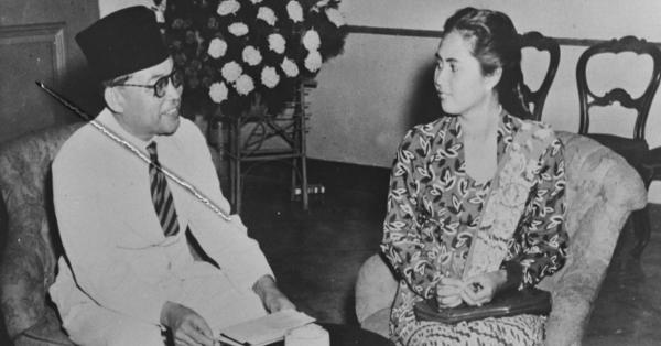 Bung Hatta dan istrinya, Siti Rahmiati (nationaalarchief.nl)