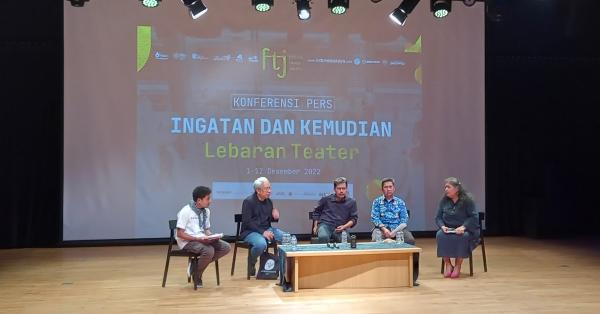Ketua DKJ Danton Sihombing (kedua dari kiri) & steering committee FTJ Dewi Noviami (kanan) (Randy Wirayudha/Historia)