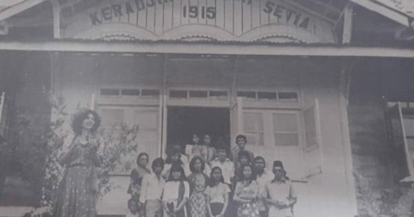 Sekolah Kerajinan Amai Setia yang didirikan Rohana Kudus. (Repro Rohana Kudus, Srikandi Indonesia).