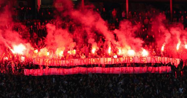 Suporter Red Star Beograd (kini FK Crvena Zvezda) yang dikenal sangar di seantero Serbia (Foto: crvenazvezdafk.com)