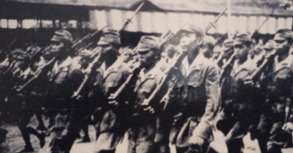 Parade Serdadu PETA didikan Jepang (Randy Wirayudha-Historia/Repro Koleksi Museum PETA Bogor)