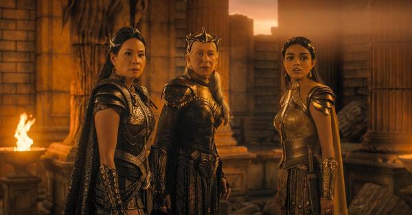 Tiga putri Dewa Atlas, ki-ka: Kalypso, Hespera, dan Anthea (Warner Bros. Pictures)