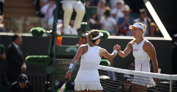 Ilustrasi Busana Serba Putih