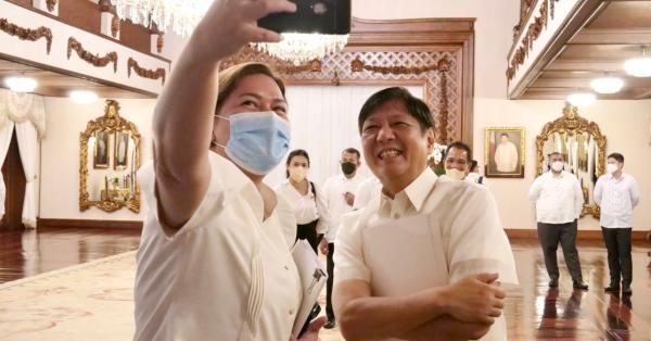 Bongbong Marcos (kanan) & pasangan cawapresnya, Sara Vicenta Zimmerman Duterte-Carpio (Twitter @indaysara)