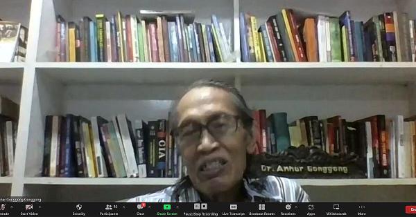 Sejarawan Anhar Gonggong dalam diskusi sejarah “Proklamasi Kemerdekaan Indonesia dan Dilema Belanda”. (Tangkapan layar IDLC).