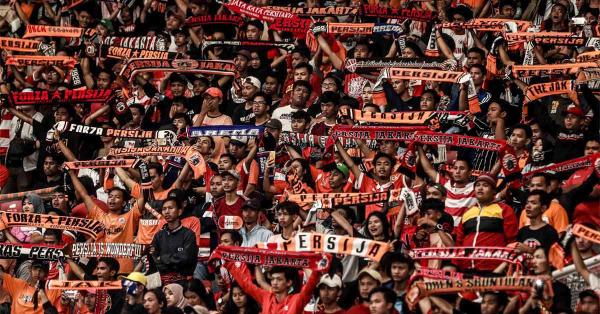Jakmania turut mempopulerkan warna oranye sejak 1997 (Foto: Fernando Randy/Historia)