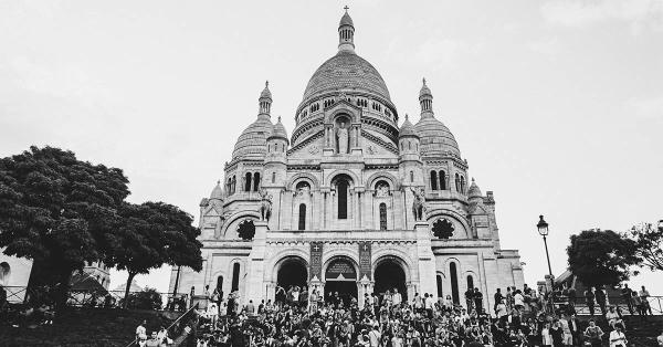 Ribuan wisatawan mengunjungi Sacrè-Coeur setiap harinya. (Fernando Randy/Historia).