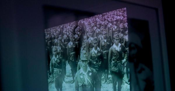 Salah satu adegan dalam video yang ditayangkan dalam pameran Sakura di Khatulistiwa. (Historia.ID/Fernando Randy).
