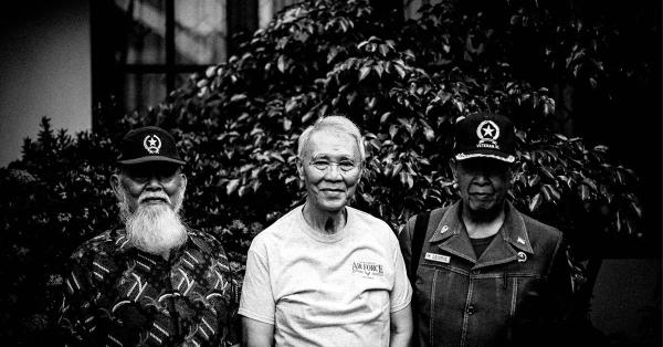 Pram bersama dengan sesama veteran pejuang Indonesia Tatang Kurniadi dan M. Husni. (Fernando Randy/Historia).