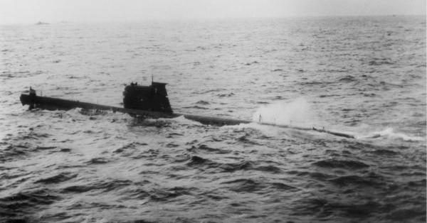 Kapal selam Uni Soviet B-59 di perairan Karibia yang membawa torpedo berhulu ledak nuklir (Foto: nsarchive2.gwu.edu)