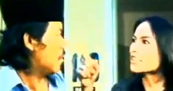 Potongan adegan Benyamin S &amp Connie Sutedja dalam film Ratu Amplop (Foto: Gambar Tangkap Dailymotion)