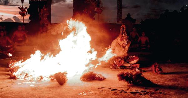 Hanoman salah satu karakter yang sangat ikonik dalam tari kecak. (Fernando Randy/Historia.id).