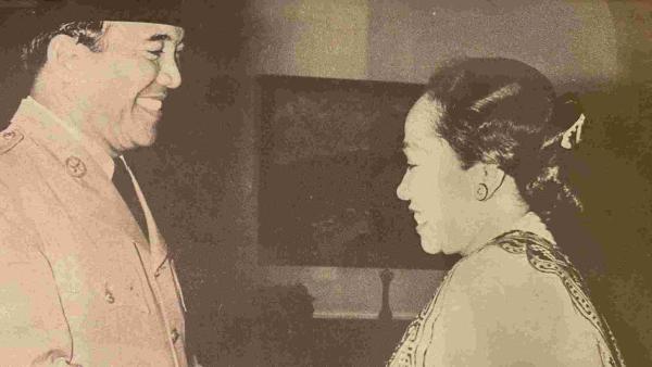 Dewi Dja bertemu dengan Sukarno di Jakarta pada 1959. (Ramadhan KH, Gelombang Hidupku: Dewi Dja dari Dardanella).