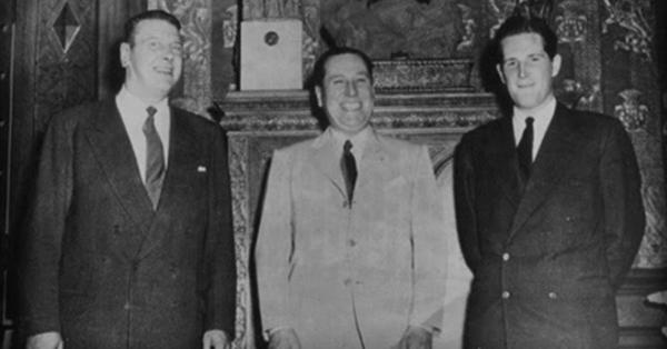 Setelah hinggap di Mesir dan Irlandia, Skorzeny (kiri) jadi penasihat Presiden Argentina Juan Domingo Perón (tengah) (Foto: Wikipedia)