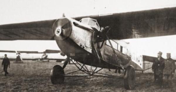 Pesawat Fokker F.VII yang dipakai KLM sebagai uji coba rute Amsterdam-Batavia (Repro: Blue Skies, Orange Wings)