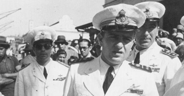 Letnan Bruno Mussolini usai mendarat di Brasil pasca-misi lintas Atlantik (Wikipedia)