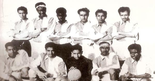 Timnas Bahrain pada 1959 (Diaries of M.H. Kamaluddin/Wikipedia)