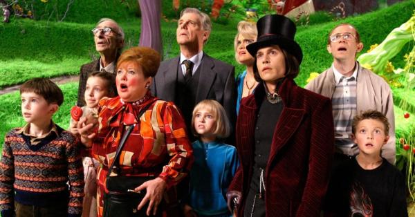 Karakter Willy Wonka dengan komedi yang sedikit dark dibawakan Johnny Depp (Warner Bros.)