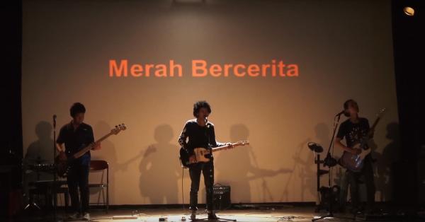 Band Merah Bercerita yang didirikan Fajar Merah dan tiga kawannya sejak 2012 (Foto: Rekam Docs)