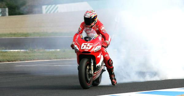 Loris Capirossi saat menunggangi motor tim Ducati Marlboro (Foto: motogp.com)