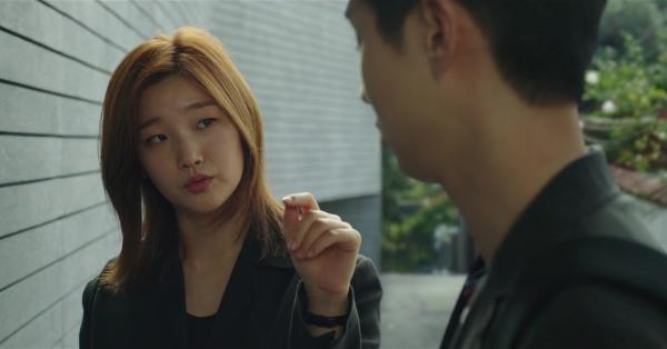 Adegan kakak-beradik dari keluarga Kim yang miskin saat akan menipu keluarga Park yang kaya (Foto: IMDB)