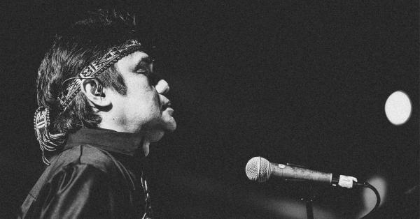 Dwiki Dharmawan benar-benar menghayati lagu-lagu Krakatau. (Fernando Randy/Historia).