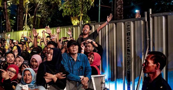 Panggung Didi Kempot yang selalu penuh oleh para fansnya di seluruh Jakarta. (Fernando Randy/Historia)