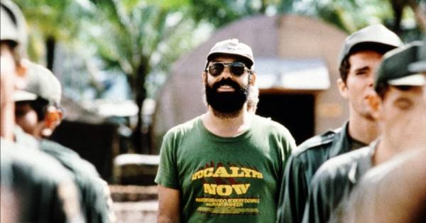 Francis Ford Coppola di set produksi film Apocalypse Now. (IMDb).